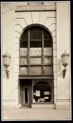 Winkelpui van En Route Service, Inc., in het Savoy Plaza Hotel, 59th Street en 5th Avenue, New York, 1928