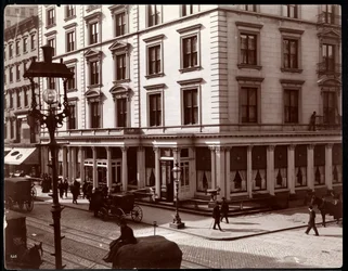 Het St. James Hotel, noordoostelijke hoek van Broadway en 26e of 27e straat, New York, 1896