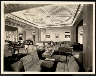 De lounge, kijkend naar het oosten in het Hotel White, 37th Street en Lexington, New York, 8 maart 1937