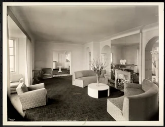 De salon van het penthouse in het Hotel St. Regis, 1937