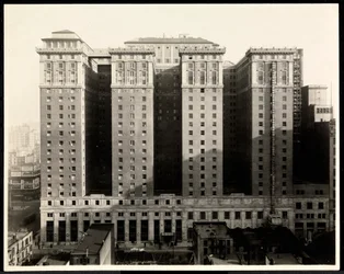 Uitzicht op de zuidkant van het Hotel Pennsylvania, 7th Avenue en 32nd Street, New York, 1919