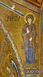Apsis: Annunciatie Maagd, Byzantijns mozaïek met gouden achtergrond in het timpaan van de apsis