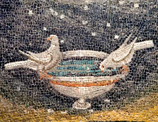 Duiven drinken bij de fontein (detail van een mozaïek)
