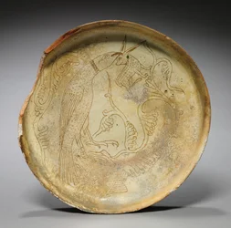 Diep bord met havik, konijn en gebladerte, 1100s