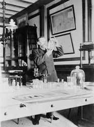 Honoré Charles Grimaldi, Prins Albert van Monaco in zijn studeerkamer