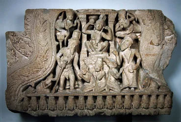 Fronton met Parvati en Shiva, Bayon stijl, van Preah Pithu, Angkor, begin 13e eeuw (zandsteen)