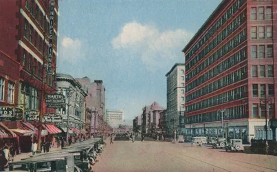 Portage Avenue kijkend naar het oosten, Winnipeg, Manitoba, Canada (kleurenfoto)