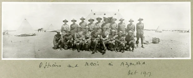 Officieren en onderofficieren in N.Z.M.A.A., oktober 1917