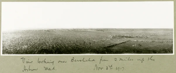Uitzicht over Beersheba vanaf twee mijl omhoog Hebron Road, 3 november 1917