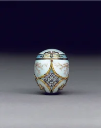 Zeldzaam juweel twee-kleurig ei bonbonnière, 1896-1908