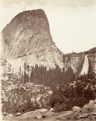 Vrijheidsmuts en Nevada Fall, Yosemite, ca. 1872, gedrukt ca. 1876