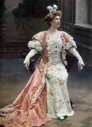 Schotse operazangeres Mary Garden (1874-1967) als Orlanda in opera "La reine Fiammette" in Parijs, foto door Cautin et Berger uit de Franse krant "Le Theatre" 11 februari