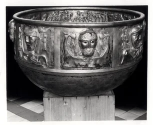Replica op ware grootte van de Gundestrup Ketel, origineel gemaakt in de 1e eeuw v.Chr.