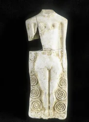 Vrouw met drie borsten (beeldje gemaakt door de Keltische pottenbakker Rextuguenos)