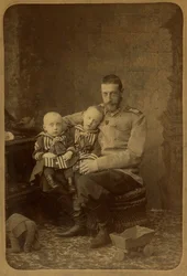 Grootvorst Konstantin Konstantinovitsj van Rusland met zonen, John Konstantinovitsj en Gabriel Konstantinovitsj, door Bergamasco, Charles (Karl) (1830-1896)