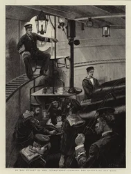In de toren van HMS Conqueror, het laden van de vijfenveertig ton kanonnen