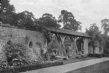 De ommuurde tuin
