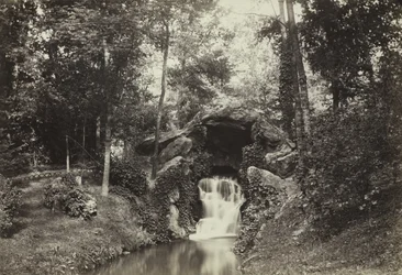 Uitzicht op de Kleine Grot naar de Hertenvijver, Bois de Boulogne
