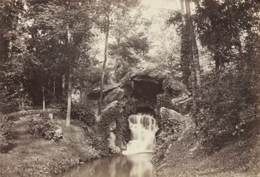 Uitzicht op de kleine grot naar de hertenpoel, Bois de Boulogne, 1858