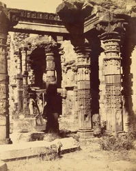 Exterieur van de Hindoe-tempel in Kootub