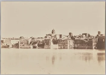 Uitzicht vanaf de oevers van de Rhône, "Arles