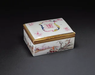 Een gemonogrammeerde snuifdoos, Qianlong-periode (1736-95) ca.1750 (porselein)
