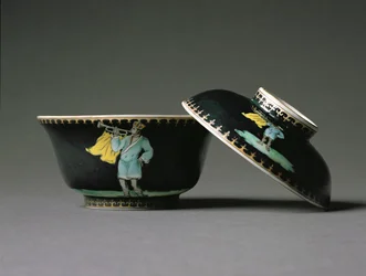 Een suikerpot met deksel, Qianlong-periode (1736-95) ca.1740 (porselein)