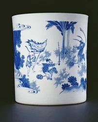 Blauw-witte penseelpot beschilderd met een dame en jongens die op stokpaardjes spelen, Chongzheng, 1630-44 (porselein)