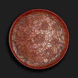 Gesneden schaal met het merkteken van Xuande (1426-36) aan de onderkant, Chinees