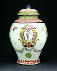Cisterne beschilderd met een ontwerp van Cornelis Pronk (1691-1759) ca. 1730