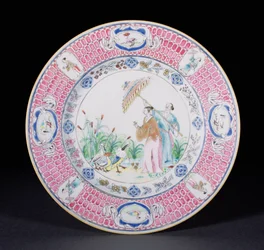 Dinerbord geschilderd in Famille Rose met La Dame au Parason, naar een ontwerp van Cornelis Pronk (1691-1759) Qianlong periode (1736-95) ca.1734
