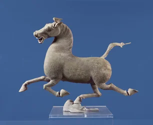 Galopperend paard met één hoef rustend op een zwaluw, uit het graf van Wu-wei, Kansu, Oostelijke Han-dynastie