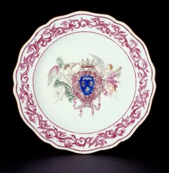 Rose Famille dinerbord met de wapens van Frankrijk, Qianlong periode (1736-95) ca.1765
