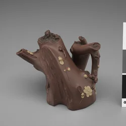 Theepot in de vorm van een pruimentak, laat 17e eeuw - begin 18e eeuw