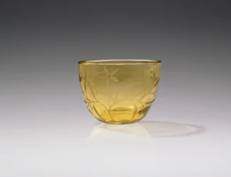 Wijnglas, Yongzheng periode, 1723-35 (geel glas)