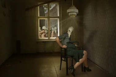 De griezelige vrouw met het gasmasker