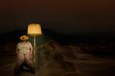 Surrealistische vrouw met konijn