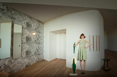 Vrouw – Modern interieur