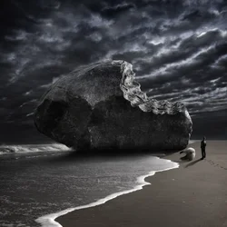Bitten Rock op Stormy Beach