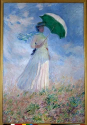 Vrouw met parasol naar rechts gewend