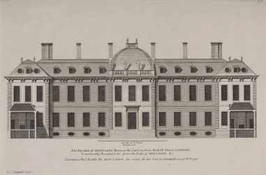 Elevatie van Montague House naar het hof van Great Russell Street, Holborn, c.1725 (gravure)