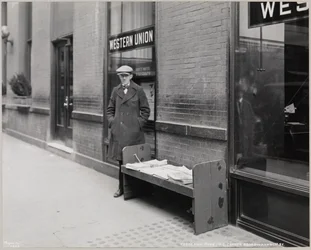 De blinde krantenverkoper, Frederick Rode en de zuidoostelijke hoek van Broadway & 41st St.