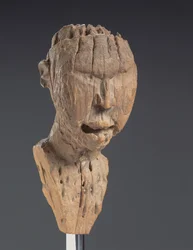 Fragment van een Kongo nkisi nkondi (hout)