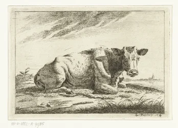 Landschap met liggende koe zonder horens (serie titel: Koeien)