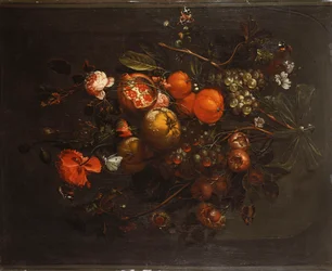 Een Boeket van Fruit en Bloemen Hangend aan een Spijker in een Nis