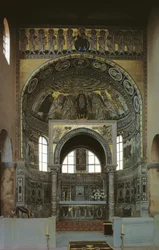 Apsis en ciborium met mozaïeken, ca. 540