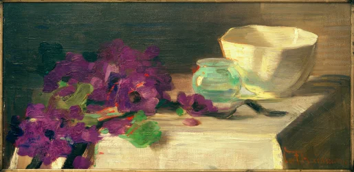Stilleven met anemonen, glazen vaas en porseleinen schaal