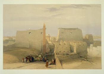 De hoofdingang van de tempel in Luxor