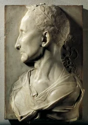 Profiel van een Laure-man ooit bekend als Julius Caesar. Marmeren sculptuur toegeschreven aan Desiderio Settignano (1428-1464). 15e eeuw. Louvre Museum, Parijs