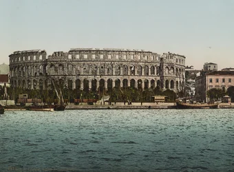 Arena del Mare, Pola, ca. 1900 (fotomechanische afdruk)
